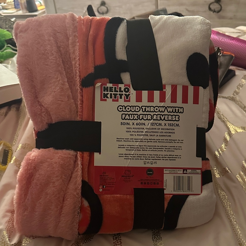 Hello Kitty Pink and Red Throw Blanket - Picture 2 of 3